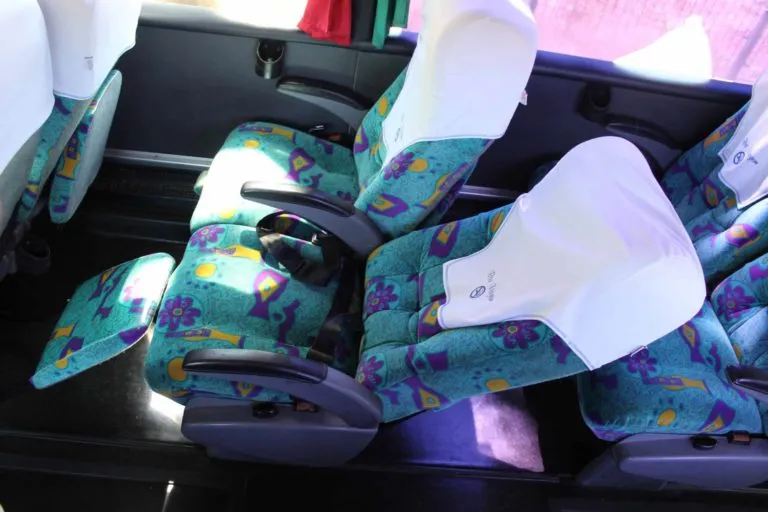 Aluguel de ônibus em Foz do Iguaçu com conforto - interior com poltronas reclináveis